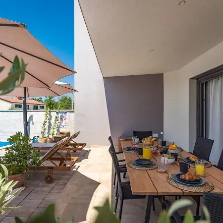 Leonardo By Interhome *