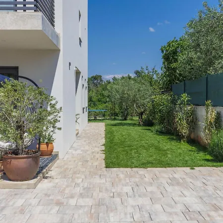 Leonardo By Interhome